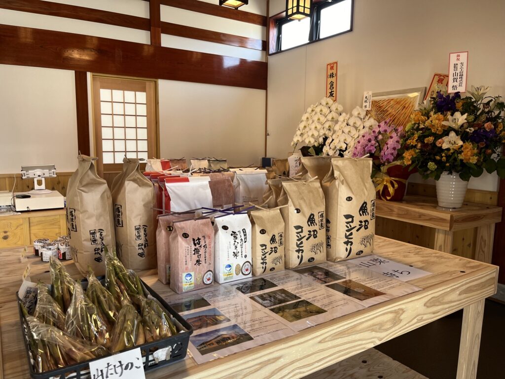うおぬま倉友農園 おにぎり屋・米屋の外観